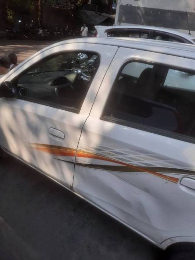 https://images10.gaadi.com/usedgaadi-sellcar/UsedCar/e5631d92a/26a9fe94-9d61-454b-9c1d-f8cdeead81a1.jpg?imwidth=6401