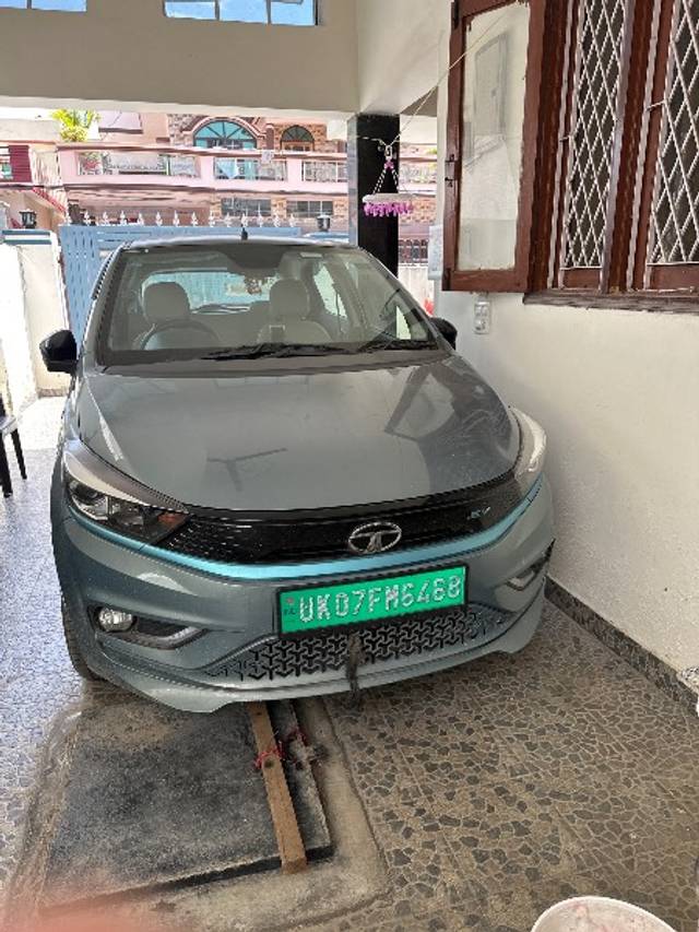 https://images10.gaadi.com/usedgaadi-sellcar/UsedCar/e5635983a/318d75d7-4302-4cc2-a4d6-0712f894fac2.jpg?imwidth=6400
