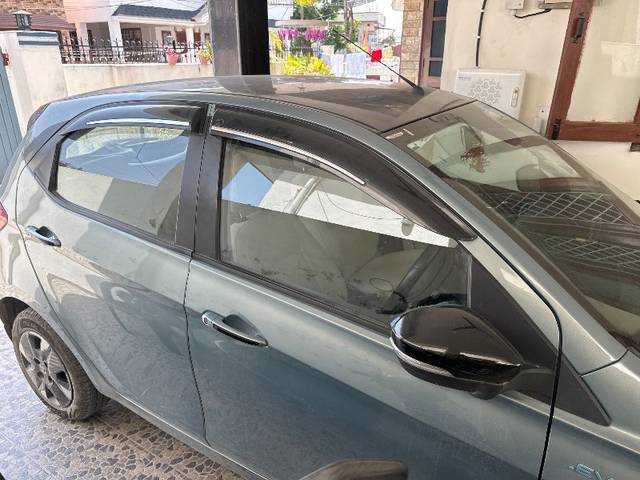https://images10.gaadi.com/usedgaadi-sellcar/UsedCar/e5635983a/4c63b09c-df6c-443d-bfb9-251903e8305e.jpg?imwidth=6401