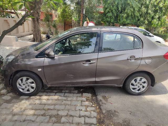 https://images10.gaadi.com/usedgaadi-sellcar/UsedCar/e5636192a/f958e539-0907-4b42-9f80-389e9d077542.jpg?imwidth=6401