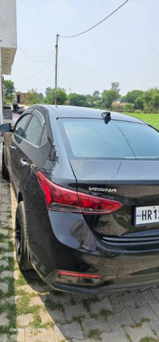 https://images10.gaadi.com/usedgaadi-sellcar/UsedCar/e563d0cca/368895f5-c754-42de-8b3c-3390143d5a0e.jpg?imwidth=6401