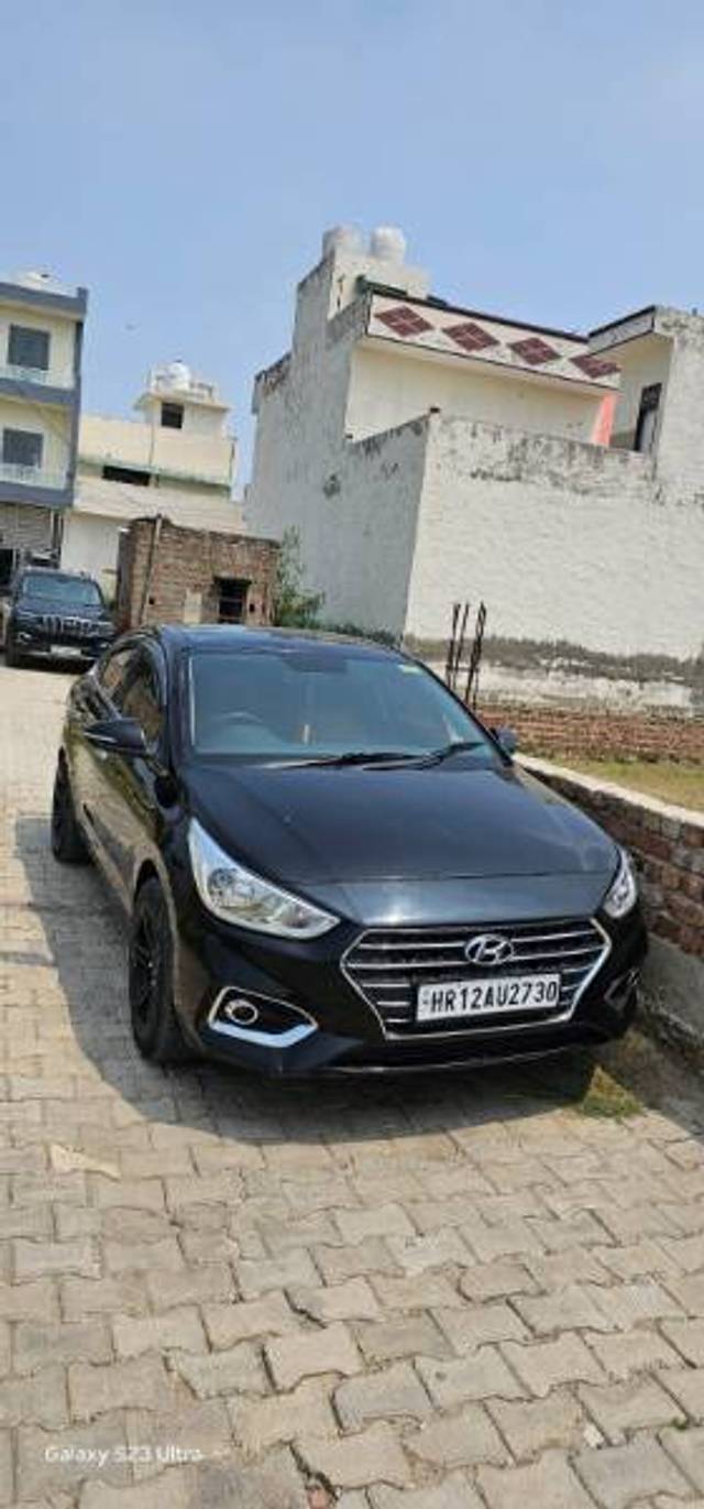 https://images10.gaadi.com/usedgaadi-sellcar/UsedCar/e563d0cca/89f93923-6256-40f6-9474-6873a989ed0e.jpg?imwidth=6400