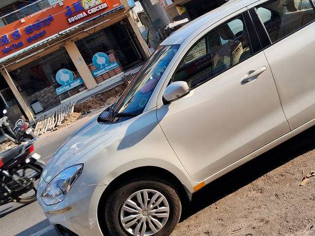 https://images10.gaadi.com/usedgaadi-sellcar/UsedCar/e564249ea/c4a5a962-6a5f-47a7-ad7f-14b0960c7926.jpg?imwidth=6402