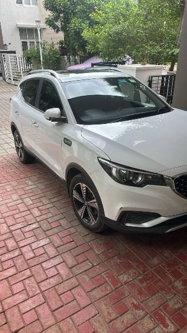 https://images10.gaadi.com/usedgaadi-sellcar/UsedCar/e5643b04a/85dbb9b7-ed26-4827-adbe-a65f2f3f0ea4.jpeg?imwidth=6402