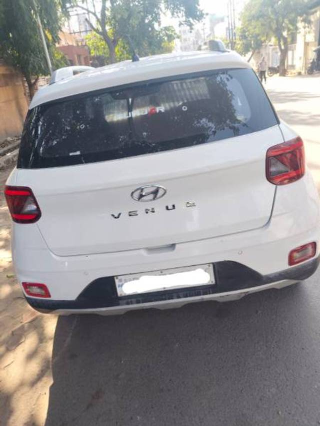 https://images10.gaadi.com/usedgaadi-sellcar/UsedCar/e5644fbda/07720f56-bc2b-4569-bfd7-524a3b76535c.jpg?imwidth=6401