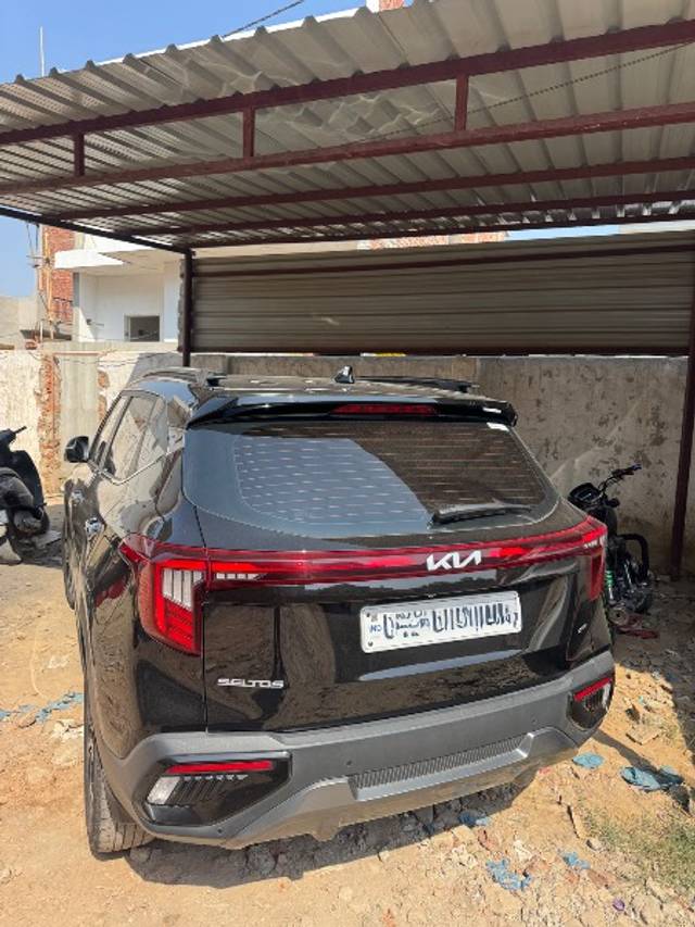 https://images10.gaadi.com/usedgaadi-sellcar/UsedCar/e5649b3ca/8f5244c1-d158-4b8b-842a-2f84946b0122.jpeg?imwidth=6401