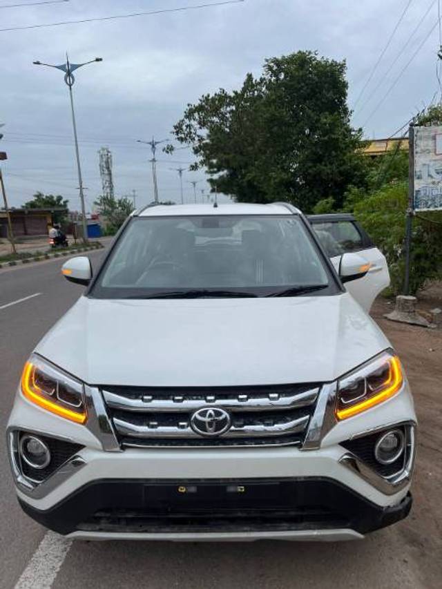 https://images10.gaadi.com/usedgaadi-sellcar/UsedCar/e564d45da/954ff837-8926-49e9-ac0c-e7405c357c89.jpg?imwidth=6400