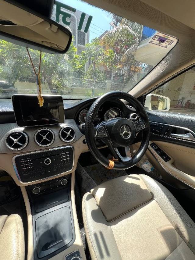 https://images10.gaadi.com/usedgaadi-sellcar/UsedCar/e564d4c6a/f7ff120b-f25b-4312-ad2d-0cce8e31e933.jpeg?imwidth=6401