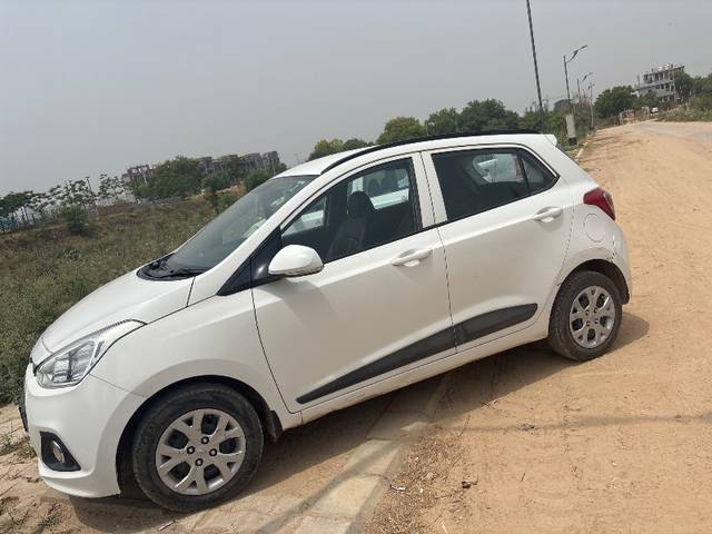 https://images10.gaadi.com/usedgaadi-sellcar/UsedCar/e564efdfa/628126c6-6a8b-4aee-81ed-5092d575eb0e.jpg?imwidth=6400
