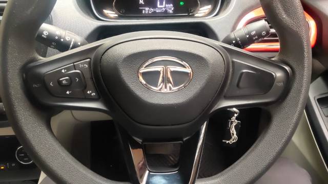 https://images10.gaadi.com/usedgaadi-sellcar/UsedCar/e5651857a/f20e1fc8-c6ca-49d7-afad-452f080aa99c.jpeg?imwidth=6401
