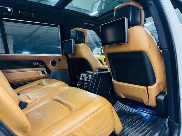 https://images10.gaadi.com/usedgaadi-sellcar/UsedCar/e5652504a/e34503d2-bc01-4ab7-abd3-407b269fecb2.jpeg?imwidth=6401