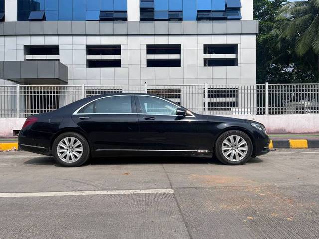 https://images10.gaadi.com/usedgaadi-sellcar/UsedCar/e5652797a/88e5281e-bccc-4338-a2ce-1d23a9c1aff9.jpeg?imwidth=6402