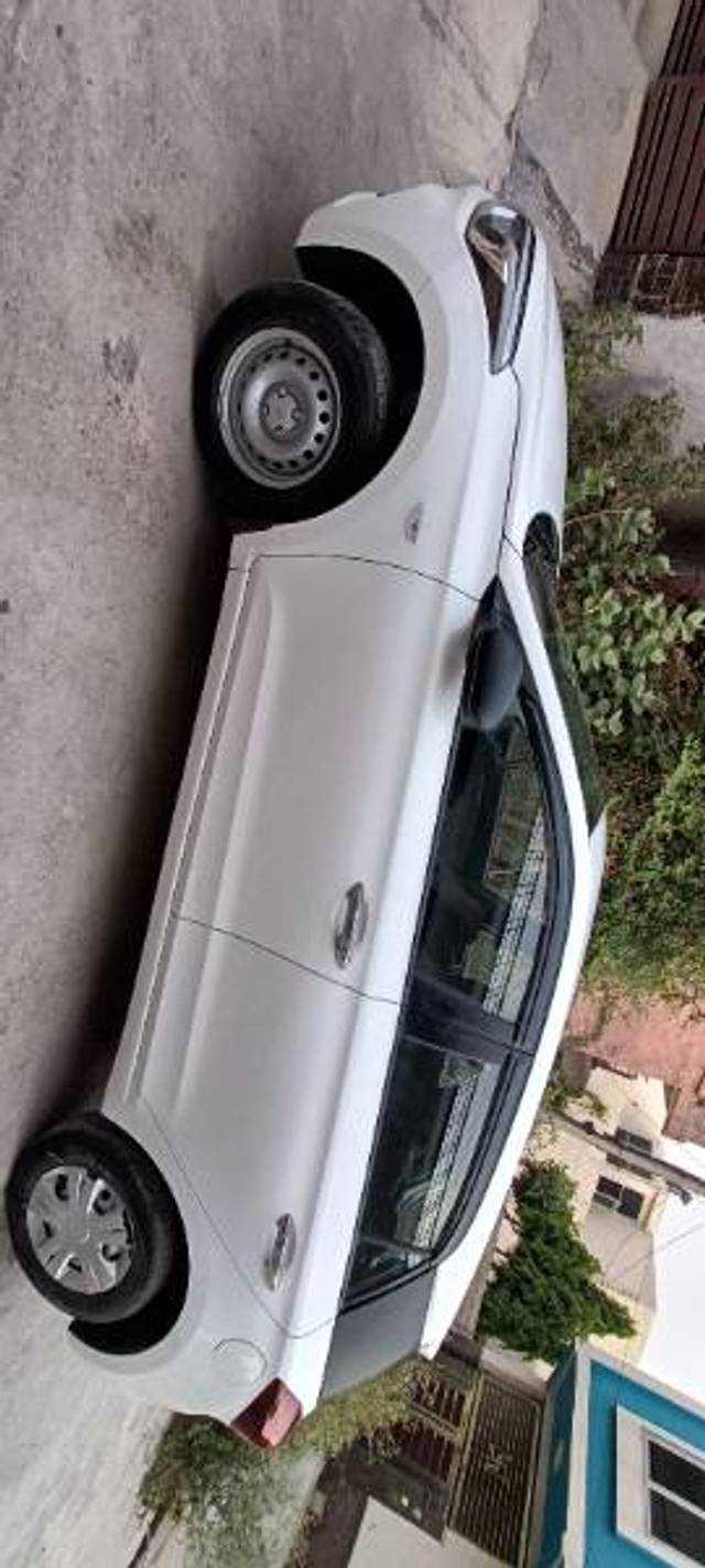 https://images10.gaadi.com/usedgaadi-sellcar/UsedCar/e565a663a/238bc0c1-17bf-4061-8f81-ef75d7b87ef2.jpg?imwidth=6401