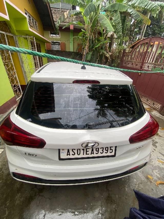 https://images10.gaadi.com/usedgaadi-sellcar/UsedCar/e565b896a/2b4e6705-d177-4518-9f11-09359029e355.jpeg?imwidth=6402