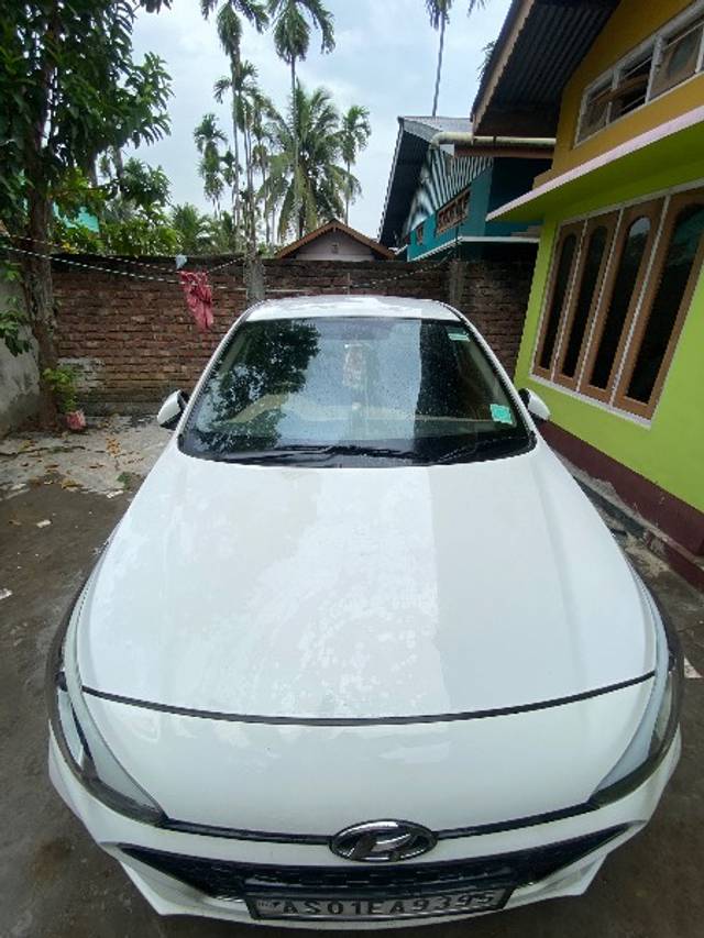 https://images10.gaadi.com/usedgaadi-sellcar/UsedCar/e565b896a/be0d8f19-dea8-4be5-886a-057b59aeb163.jpeg?imwidth=6400