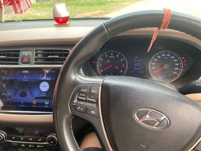 https://images10.gaadi.com/usedgaadi-sellcar/UsedCar/e565b896a/c957d530-23dd-48ca-bbdc-20cea666c376.jpg?imwidth=6401