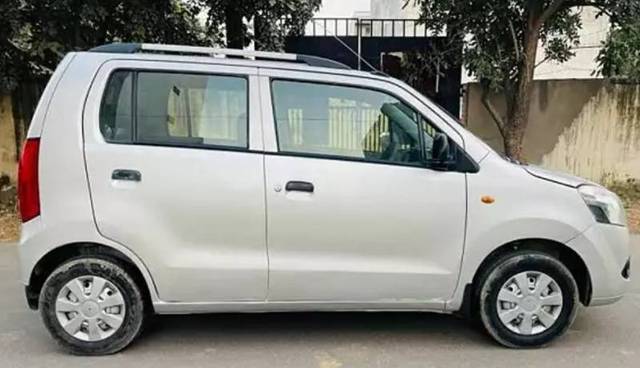 https://images10.gaadi.com/usedgaadi-sellcar/UsedCar/e565d0e5a/39ee153c-54a5-4195-9cd6-5c7992f620c0.jpg?imwidth=6401