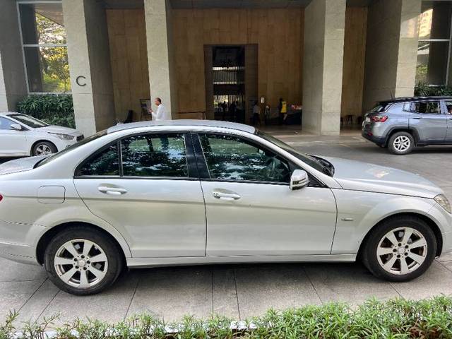 https://images10.gaadi.com/usedgaadi-sellcar/UsedCar/e565d328a/9bead96c-9dd7-48a4-bcff-4db05130c512.jpeg?imwidth=6400