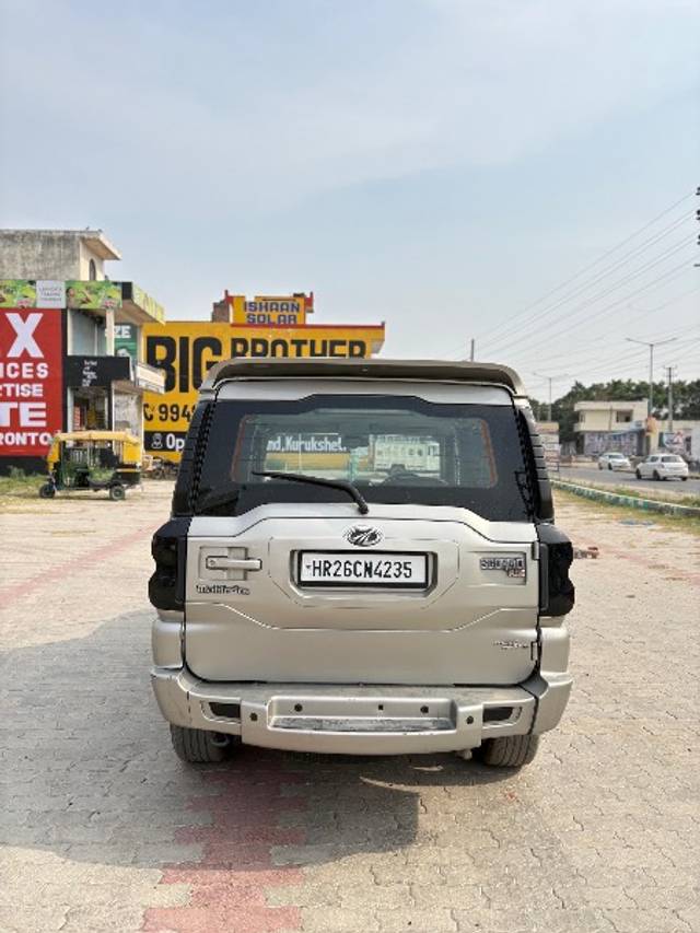 https://images10.gaadi.com/usedgaadi-sellcar/UsedCar/e565f16ba/c3a61bd6-8906-42b8-a59d-e2dca235516c.jpeg?imwidth=6402
