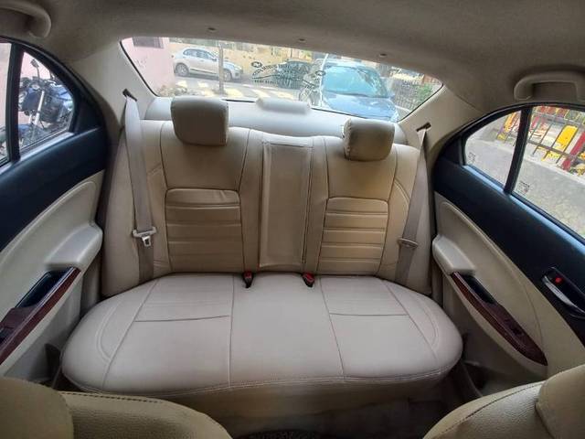 https://images10.gaadi.com/usedgaadi-sellcar/UsedCar/e5662124a/09c7188b-ff16-41ec-b186-684d8433b63b.jpg?imwidth=6401