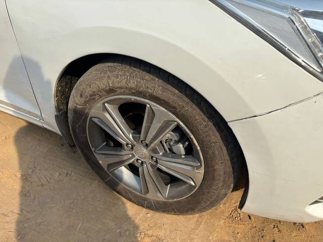 https://images10.gaadi.com/usedgaadi-sellcar/UsedCar/e56623b9a/6d290ab1-2c20-4237-b0d8-e6d676957206.jpeg?imwidth=6401