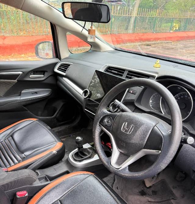 https://images10.gaadi.com/usedgaadi-sellcar/UsedCar/e566a55da/1c54b9a8-0da0-4682-920b-57c836ba6391.jpeg?imwidth=6401