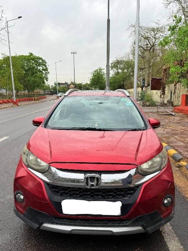 https://images10.gaadi.com/usedgaadi-sellcar/UsedCar/e566a55da/d86b5f1b-df37-47fe-8398-8bb26f8ef1ab.jpeg?imwidth=6400