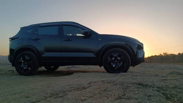 https://images10.gaadi.com/usedgaadi-sellcar/UsedCar/e56705c2a/db5e01e1-fa2e-46b8-9bbe-71cd42145de9.jpg?imwidth=6401