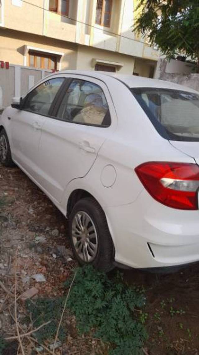 https://images10.gaadi.com/usedgaadi-sellcar/UsedCar/e56726c2a/122b6d33-aacd-4134-bcdc-2347965d091d.jpg?imwidth=6402