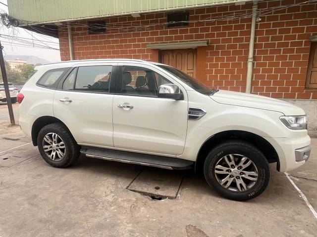 https://images10.gaadi.com/usedgaadi-sellcar/UsedCar/e56750afa/a64a731d-8764-4d1d-b6cf-0da1d6f2a151.jpeg?imwidth=6401