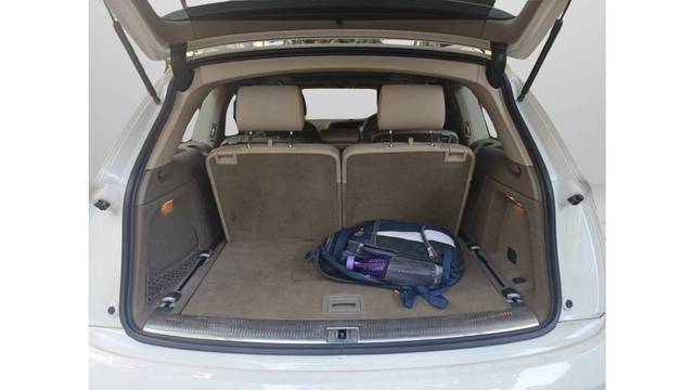 https://images10.gaadi.com/usedgaadi-sellcar/UsedCar/e56787b1a/03242dec-fa75-4310-952a-441641083b1c.jpg?imwidth=6401
