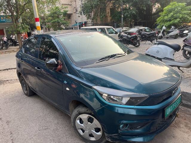 https://images10.gaadi.com/usedgaadi-sellcar/UsedCar/e567bb96a/0457d237-e2bb-4ac5-b715-1015259a1314.jpg?imwidth=6400