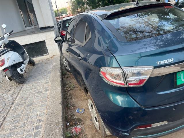 https://images10.gaadi.com/usedgaadi-sellcar/UsedCar/e567bb96a/f7414674-c91b-468d-8d85-703ea652f959.jpg?imwidth=6401