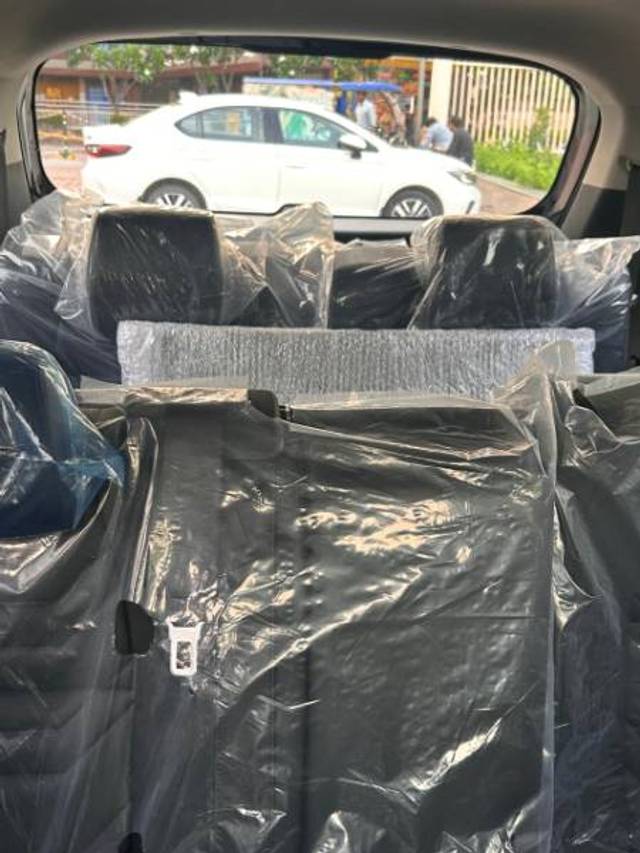 https://images10.gaadi.com/usedgaadi-sellcar/UsedCar/e56832dba/228ce5f1-b0c3-4b24-9530-069432402be7.jpg?imwidth=6402