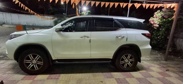 https://images10.gaadi.com/usedgaadi-sellcar/UsedCar/e568471ea/6fcd9293-93d8-48cf-8ffc-ce3c0bb75dae.jpg?imwidth=6400