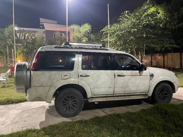 https://images10.gaadi.com/usedgaadi-sellcar/UsedCar/e568495aa/101f770a-029f-4999-b2c2-dc2beaf0d667.jpeg?imwidth=6400
