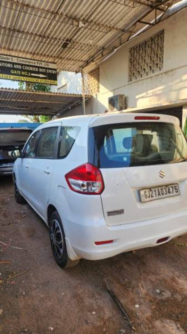 https://images10.gaadi.com/usedgaadi-sellcar/UsedCar/e5686ce1a/870f0c17-cd0c-436d-9afb-9b2e1117acee.jpeg?imwidth=6402