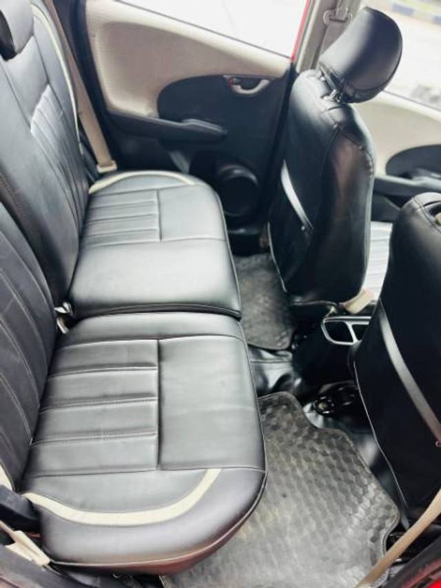 https://images10.gaadi.com/usedgaadi-sellcar/UsedCar/e5686e13a/3efbcfb7-7bb0-47d7-b1a8-06d9345bf17a.jpg?imwidth=6401