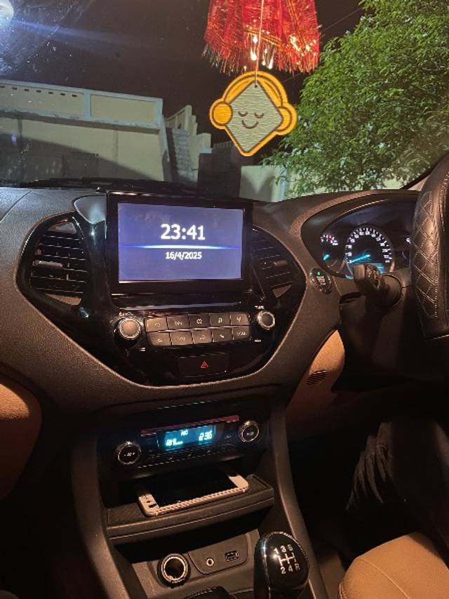 https://images10.gaadi.com/usedgaadi-sellcar/UsedCar/e568749ba/13dcaea3-59b7-4bed-8ae6-46d63c627681.jpeg?imwidth=6401