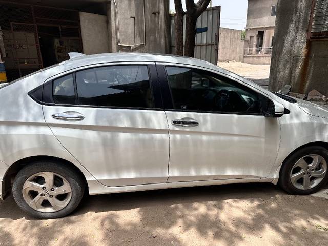 https://images10.gaadi.com/usedgaadi-sellcar/UsedCar/e5687b83a/2a02674c-769d-4ed3-8982-62ef9998e270.jpeg?imwidth=6401