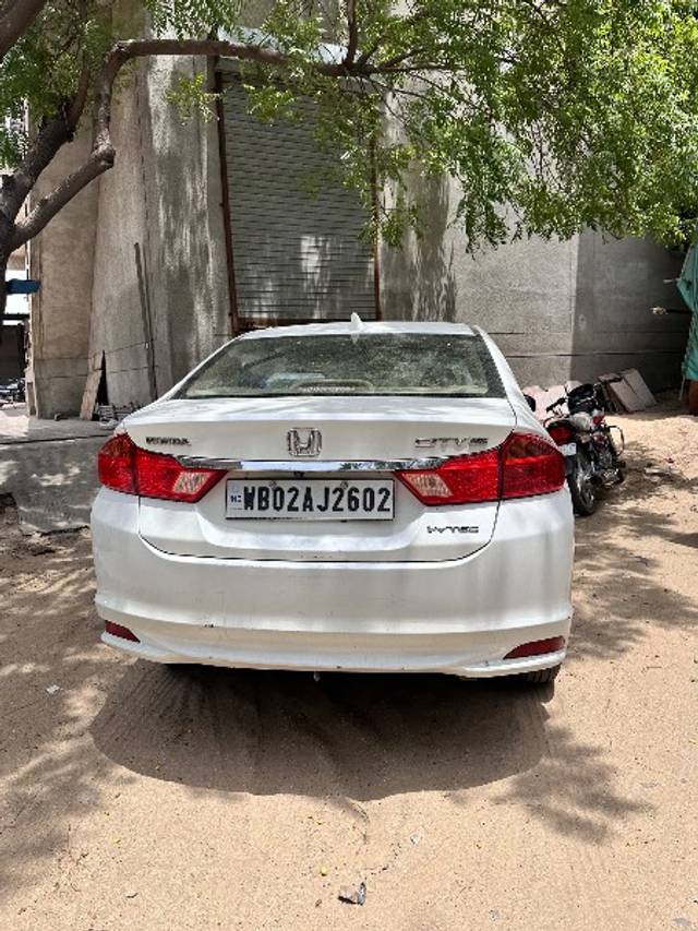 https://images10.gaadi.com/usedgaadi-sellcar/UsedCar/e5687b83a/8554b0aa-5f91-43e6-af0c-e4010c7e6d31.jpeg?imwidth=6402
