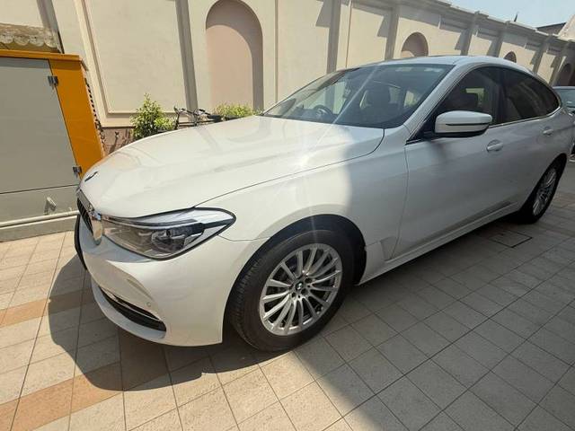https://images10.gaadi.com/usedgaadi-sellcar/UsedCar/e568b17ea/4665f933-8012-4a6e-805b-4d479cc46aa2.jpg?imwidth=6401