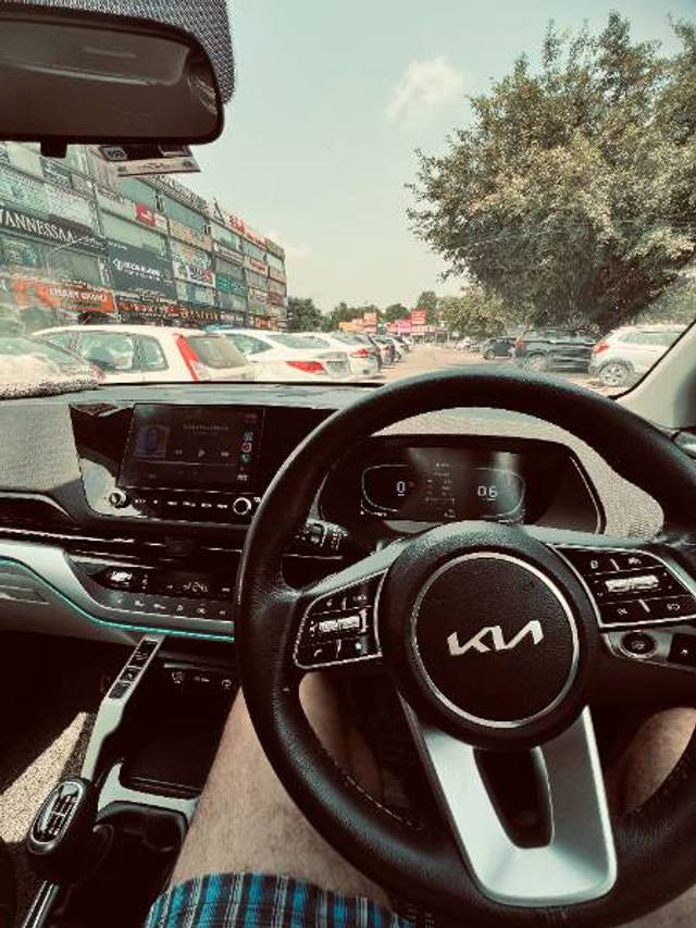 https://images10.gaadi.com/usedgaadi-sellcar/UsedCar/e5691477a/37fb33e3-c22e-4f38-b667-dd5fec32c598.jpeg?imwidth=6402