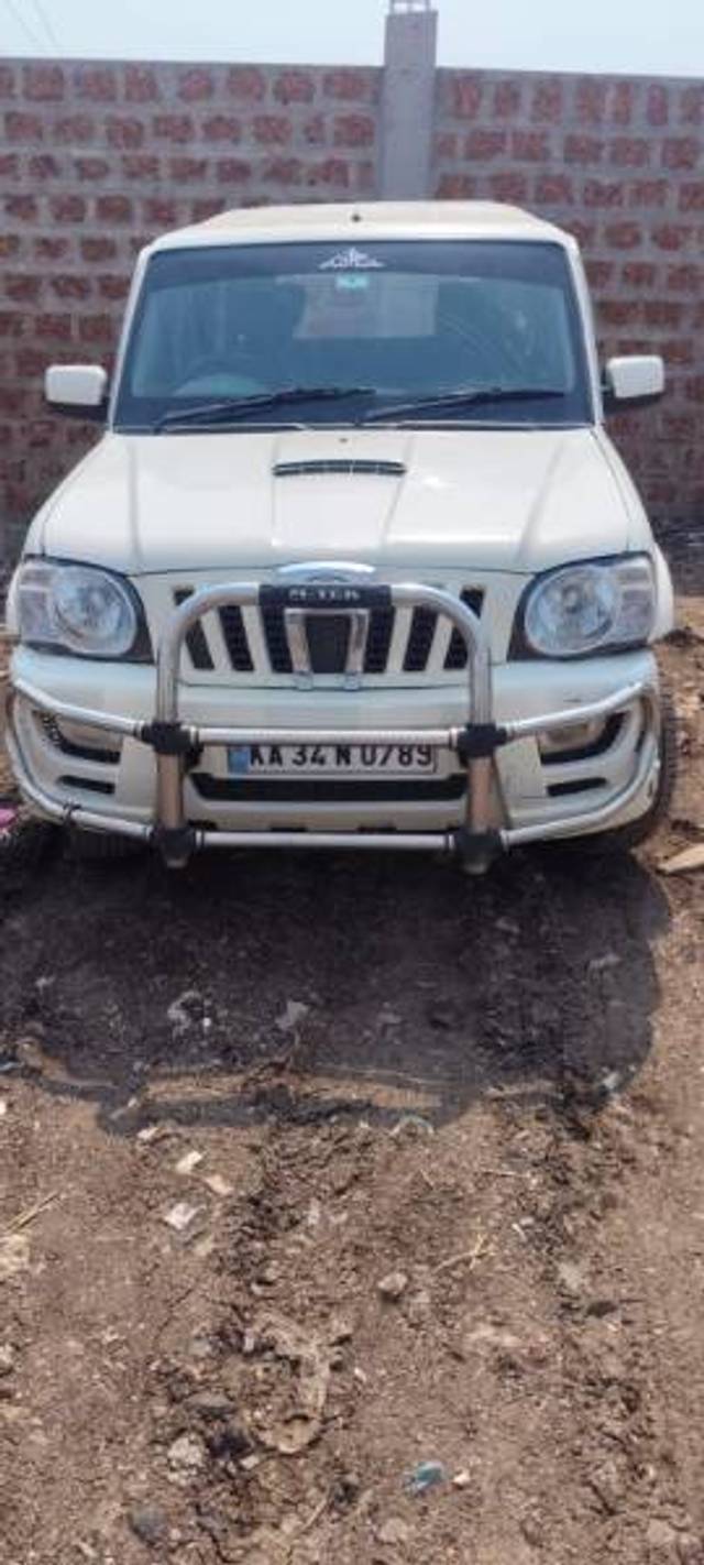 https://images10.gaadi.com/usedgaadi-sellcar/UsedCar/e569b823a/56a4e396-23d3-456f-b289-ff8291d5bb0c.jpeg?imwidth=6400