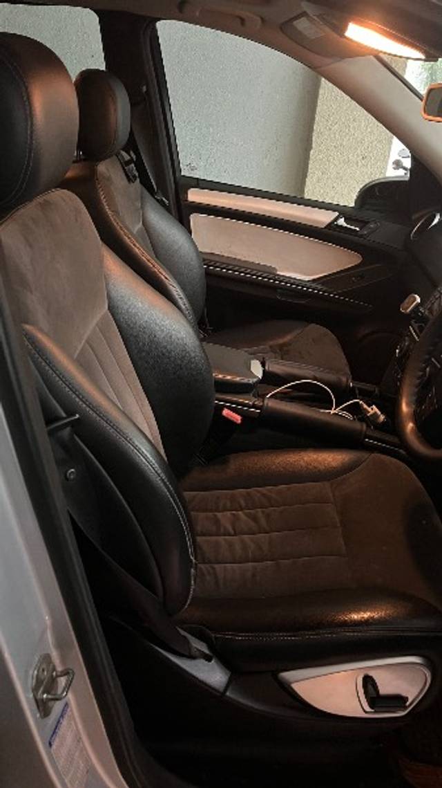 https://images10.gaadi.com/usedgaadi-sellcar/UsedCar/e569be94a/784c9f14-dbdf-4ea0-9824-dc5f9d56d019.jpeg?imwidth=6402