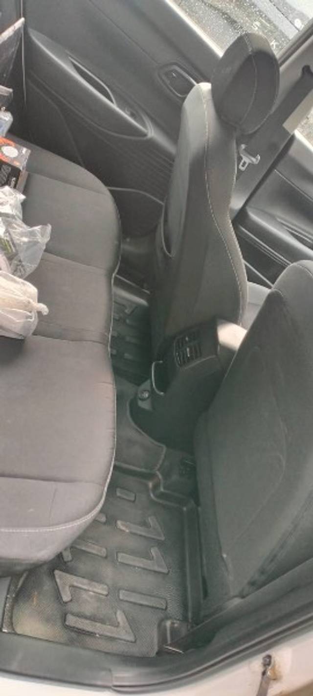 https://images10.gaadi.com/usedgaadi-sellcar/UsedCar/e56a1344a/884fa650-78ab-4e53-8c86-4479e4dc33a4.jpeg?imwidth=6401