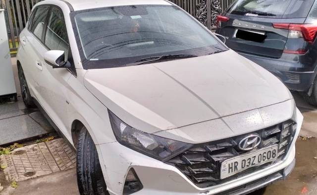 https://images10.gaadi.com/usedgaadi-sellcar/UsedCar/e56a1344a/af2daf54-7d55-4d89-b4ae-72295985f7f0.jpeg?imwidth=6400