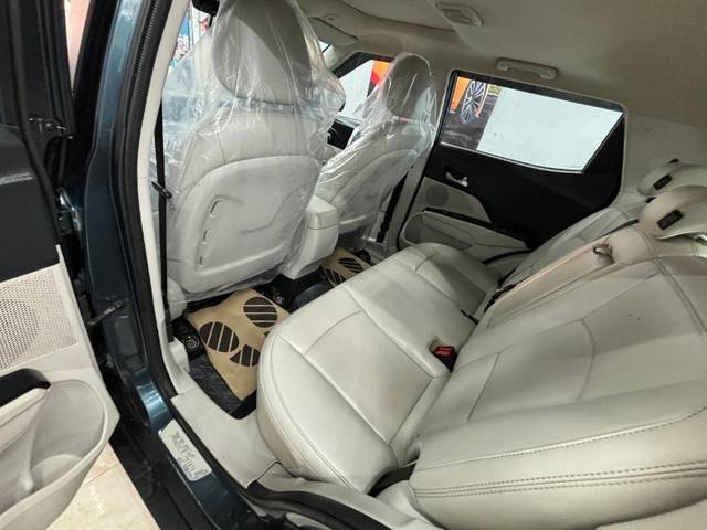 https://images10.gaadi.com/usedgaadi-sellcar/UsedCar/e56a3e3ea/4ea92d2b-9cfc-4212-8ac3-d7a9510953b8.jpeg?imwidth=6402