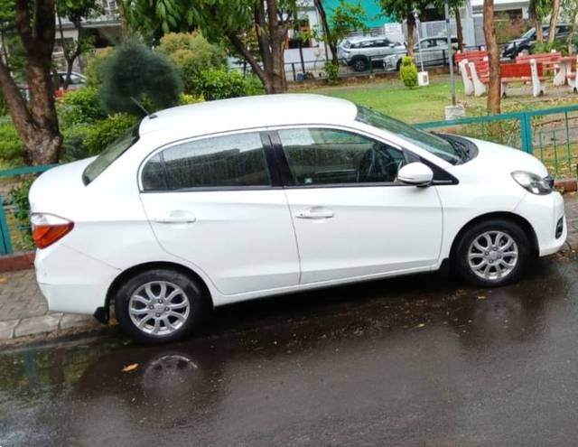 https://images10.gaadi.com/usedgaadi-sellcar/UsedCar/e56a9c52a/02f5e6c1-1e48-43af-94d7-d13ddd85f569.jpg?imwidth=6400