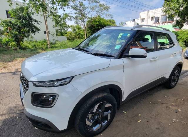 https://images10.gaadi.com/usedgaadi-sellcar/UsedCar/e56ac7eea/b62a094a-1e19-4b39-a2ab-f95dc0e0b453.jpg?imwidth=6400